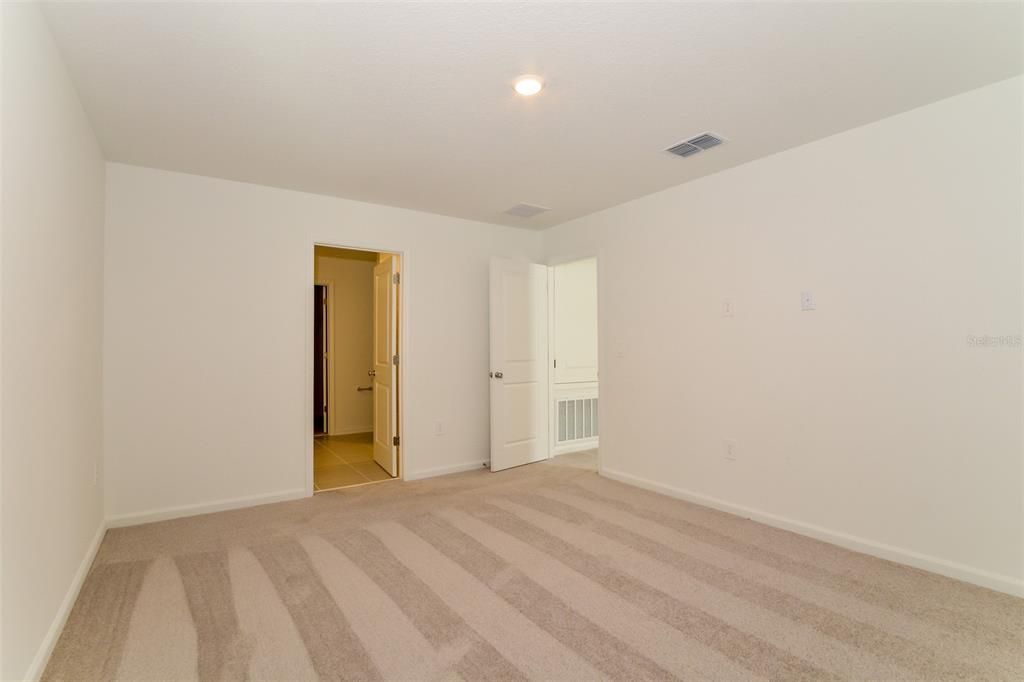 For Rent: $2,095 (5 beds, 2 baths, 2112 Square Feet)