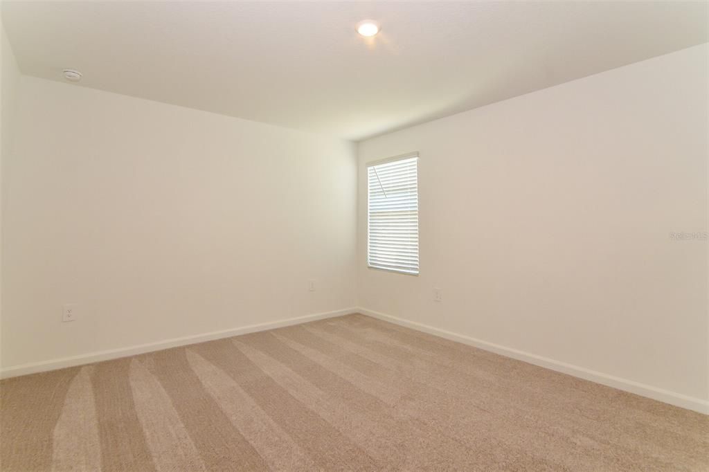 For Rent: $2,095 (5 beds, 2 baths, 2112 Square Feet)