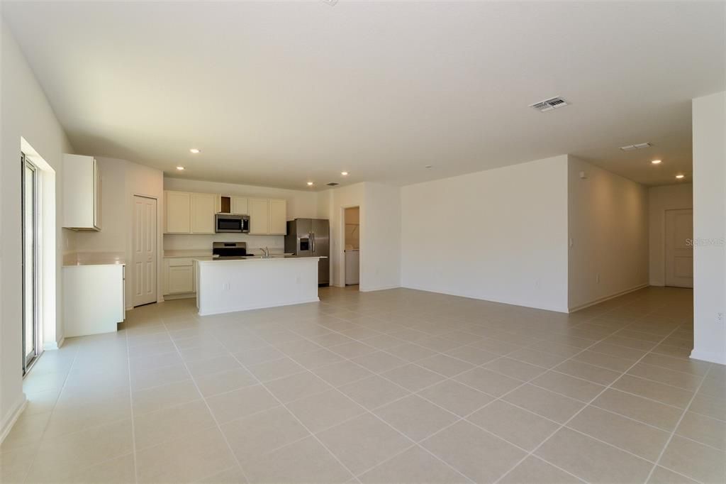 For Rent: $2,095 (5 beds, 2 baths, 2112 Square Feet)