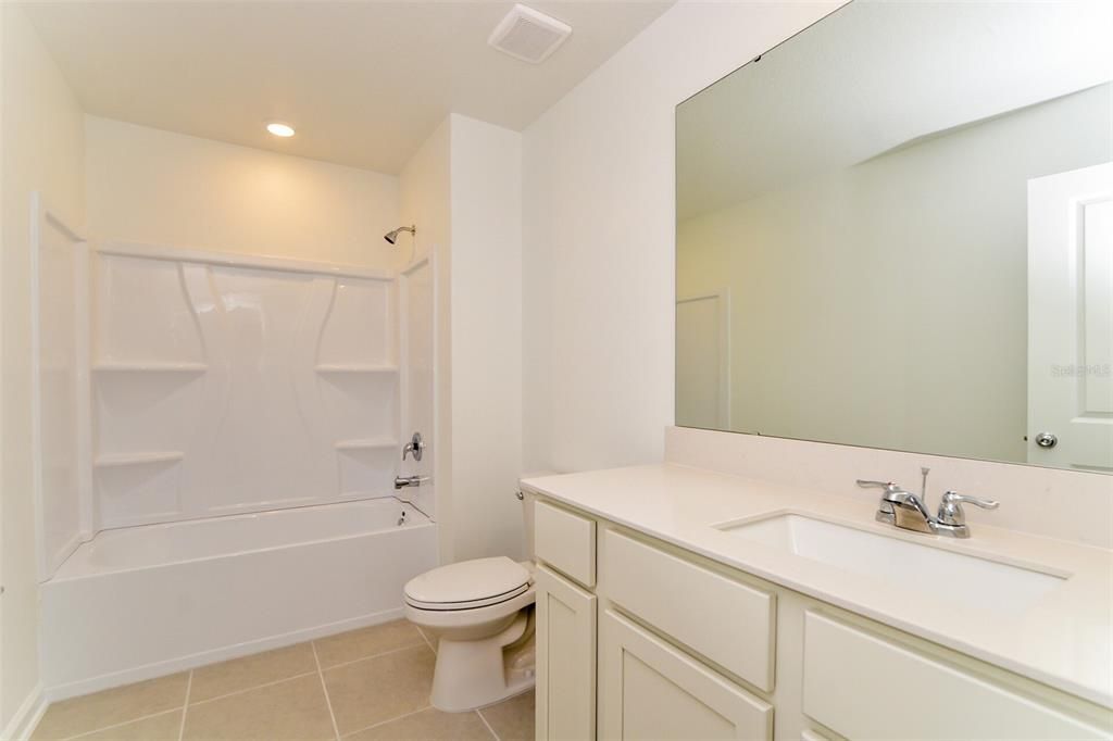 For Rent: $2,095 (5 beds, 2 baths, 2112 Square Feet)
