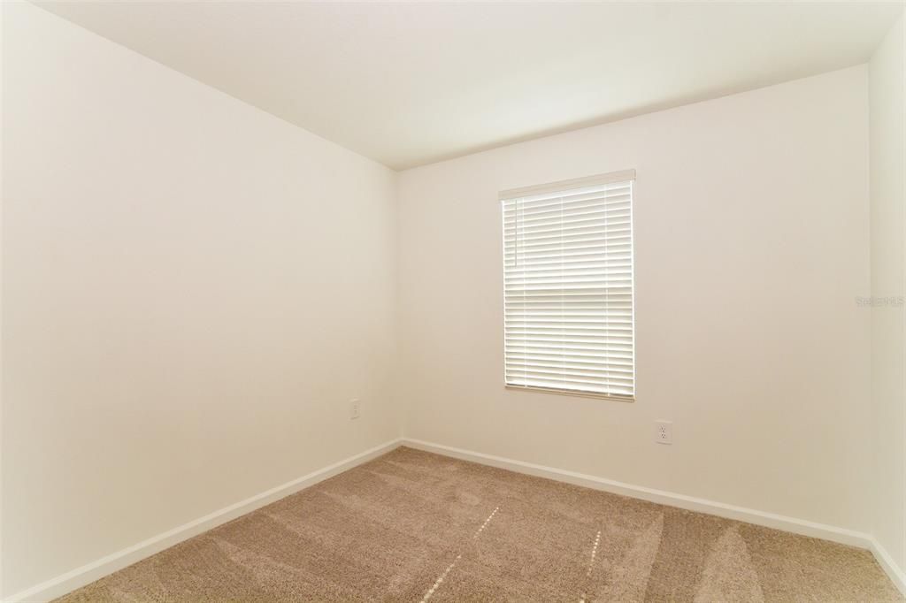 For Rent: $2,095 (5 beds, 2 baths, 2112 Square Feet)