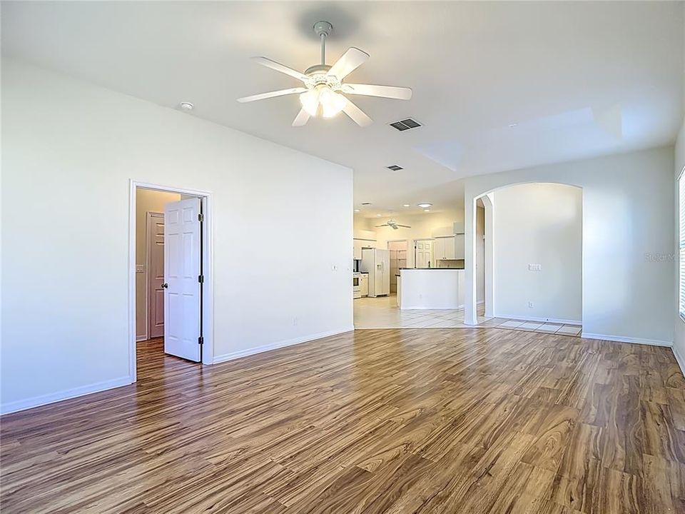 En Venta: $290,000 (3 camas, 2 baños, 1719 Pies cuadrados)