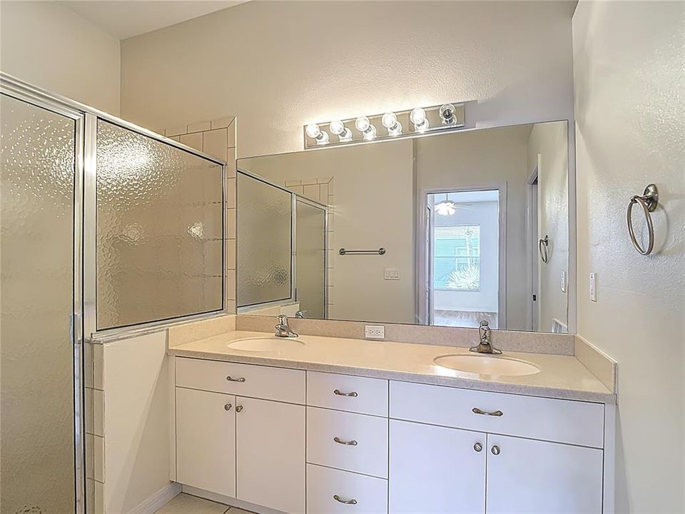 En Venta: $290,000 (3 camas, 2 baños, 1719 Pies cuadrados)