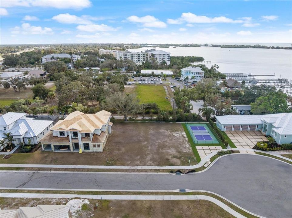 En Venta: $700,000 (0.24 acres)