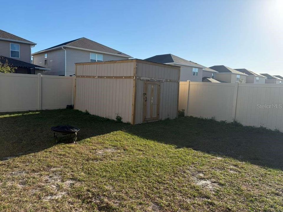 En Venta: $420,000 (4 camas, 2 baños, 2405 Pies cuadrados)