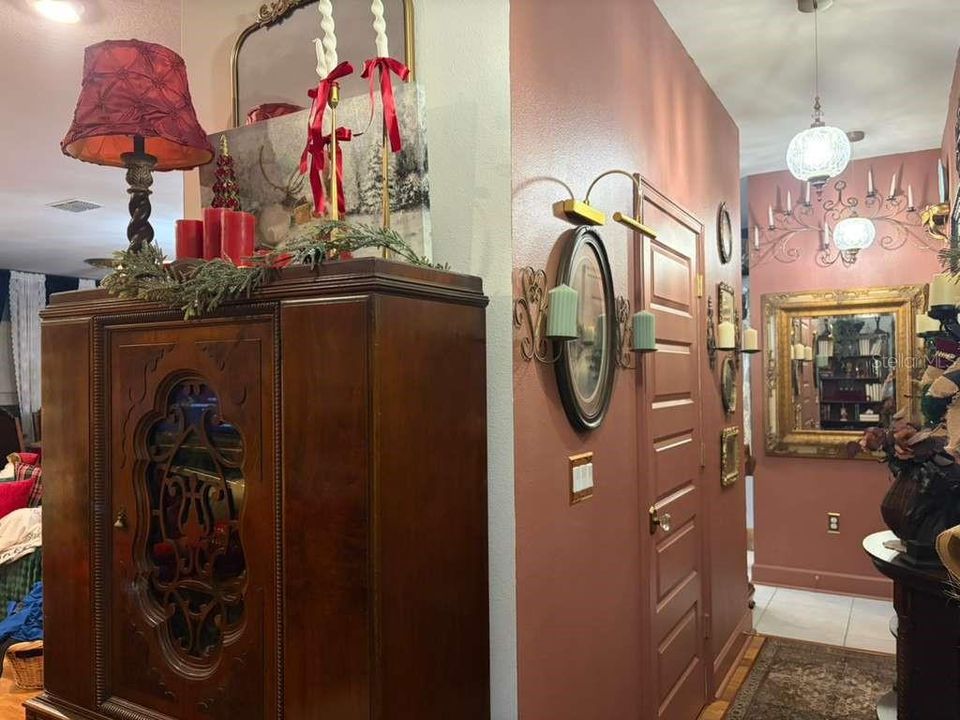 En Venta: $420,000 (4 camas, 2 baños, 2405 Pies cuadrados)