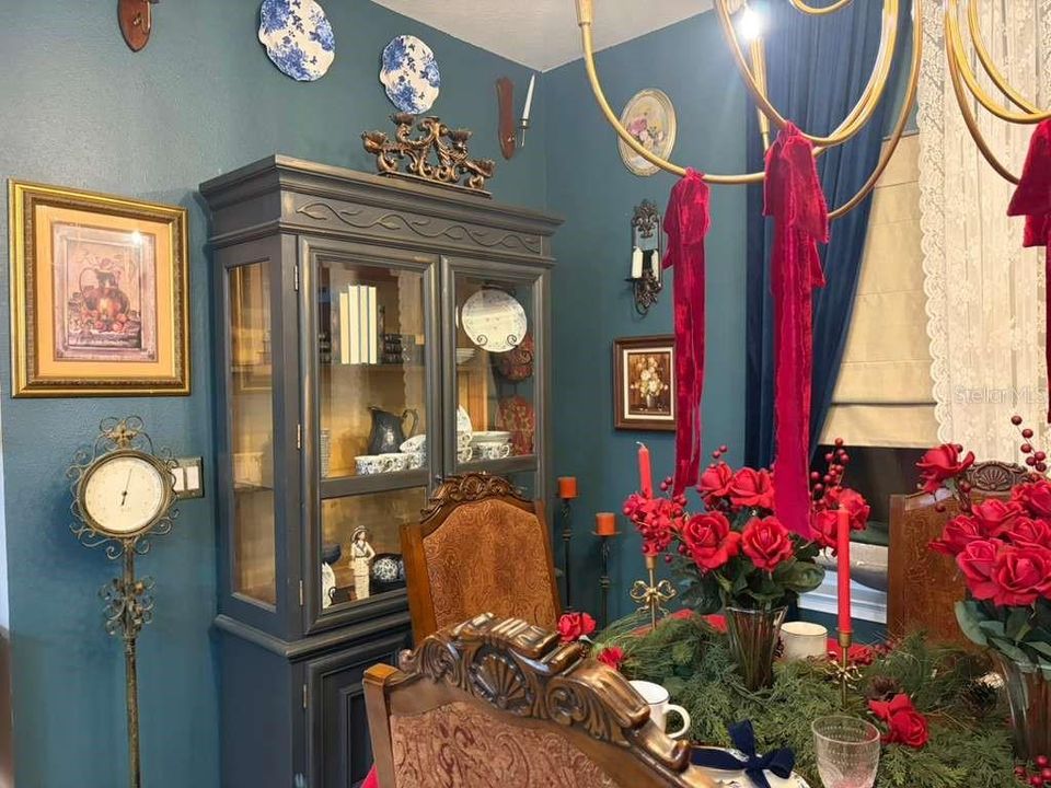 En Venta: $420,000 (4 camas, 2 baños, 2405 Pies cuadrados)