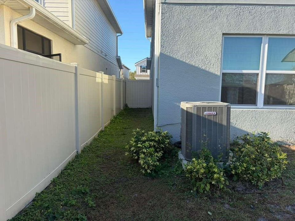 En Venta: $420,000 (4 camas, 2 baños, 2405 Pies cuadrados)