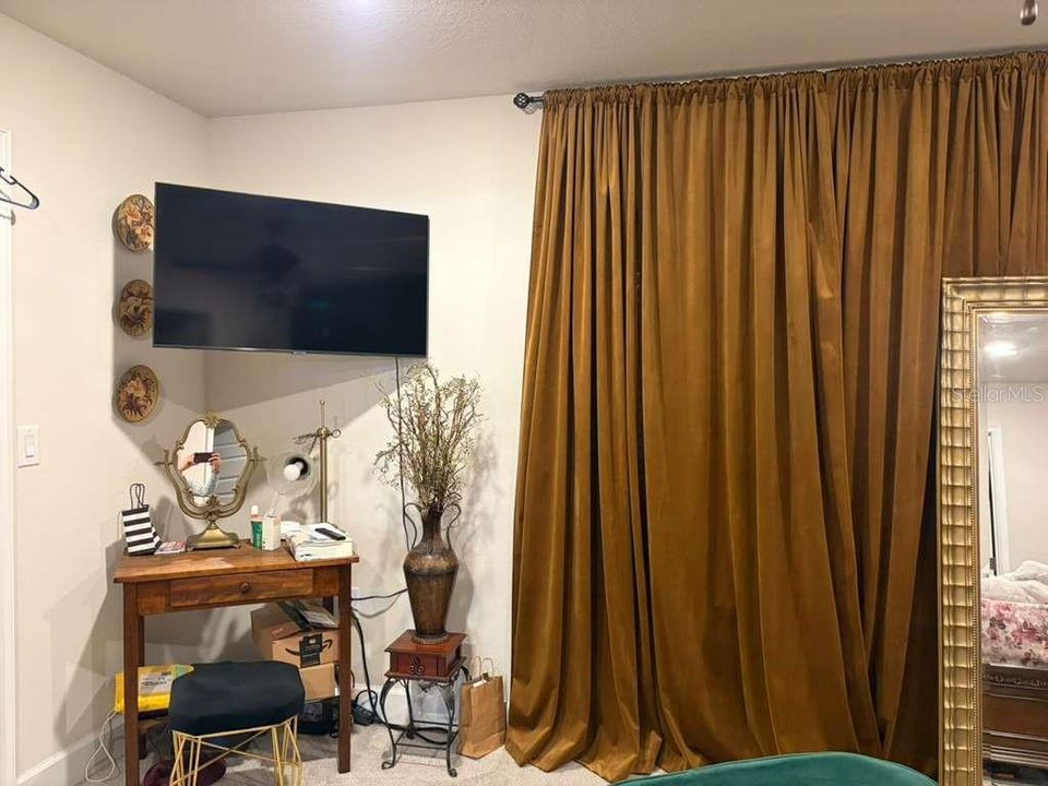 En Venta: $420,000 (4 camas, 2 baños, 2405 Pies cuadrados)