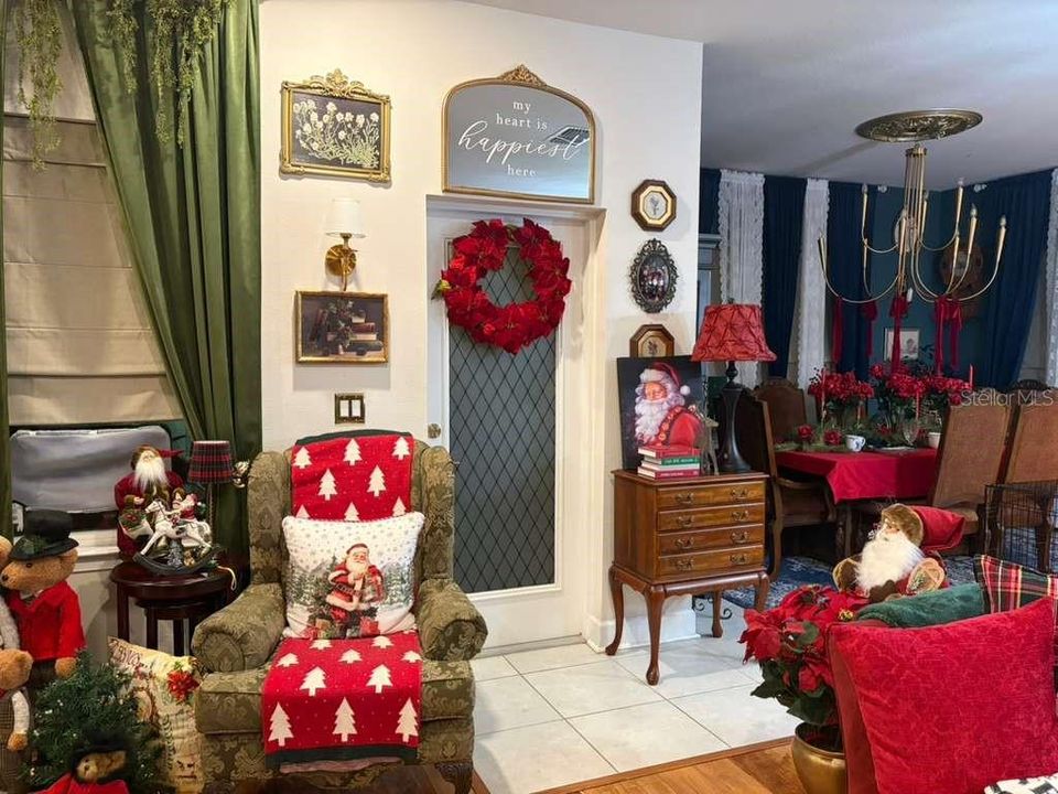 En Venta: $420,000 (4 camas, 2 baños, 2405 Pies cuadrados)