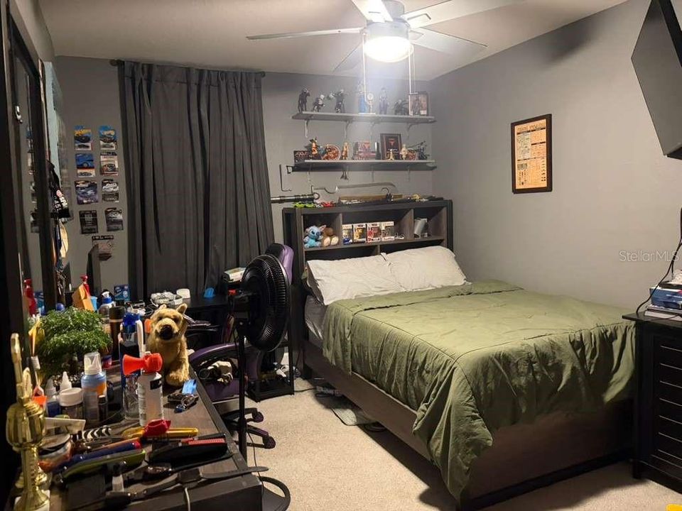 En Venta: $420,000 (4 camas, 2 baños, 2405 Pies cuadrados)