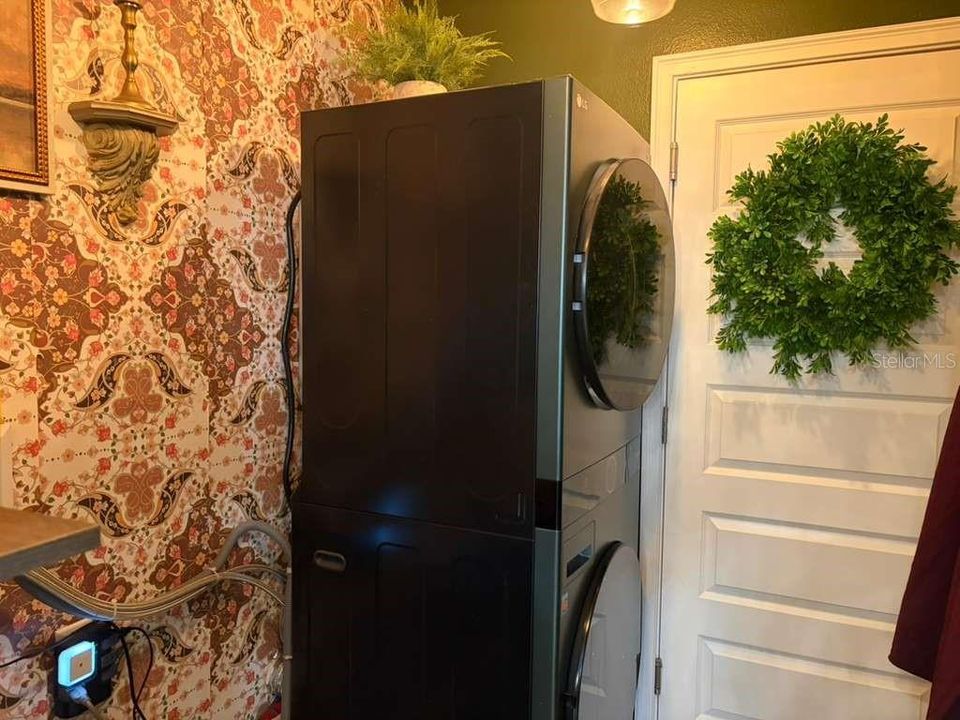 En Venta: $420,000 (4 camas, 2 baños, 2405 Pies cuadrados)