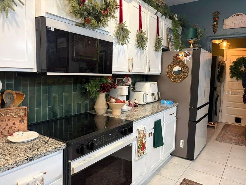 En Venta: $420,000 (4 camas, 2 baños, 2405 Pies cuadrados)