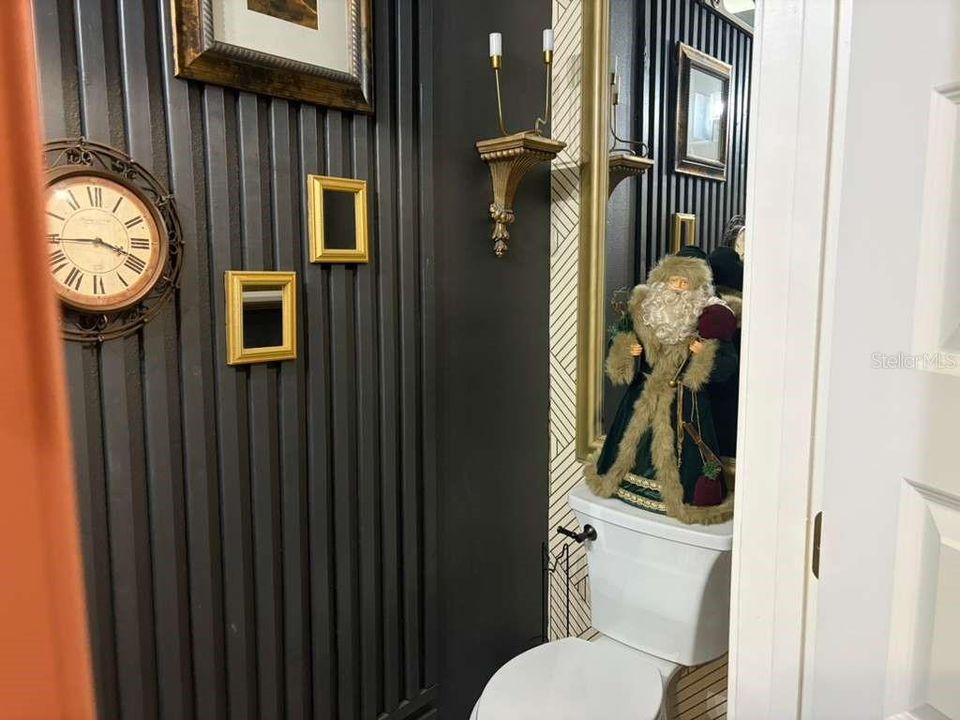 En Venta: $420,000 (4 camas, 2 baños, 2405 Pies cuadrados)