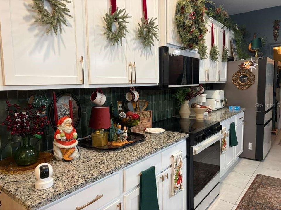 En Venta: $420,000 (4 camas, 2 baños, 2405 Pies cuadrados)