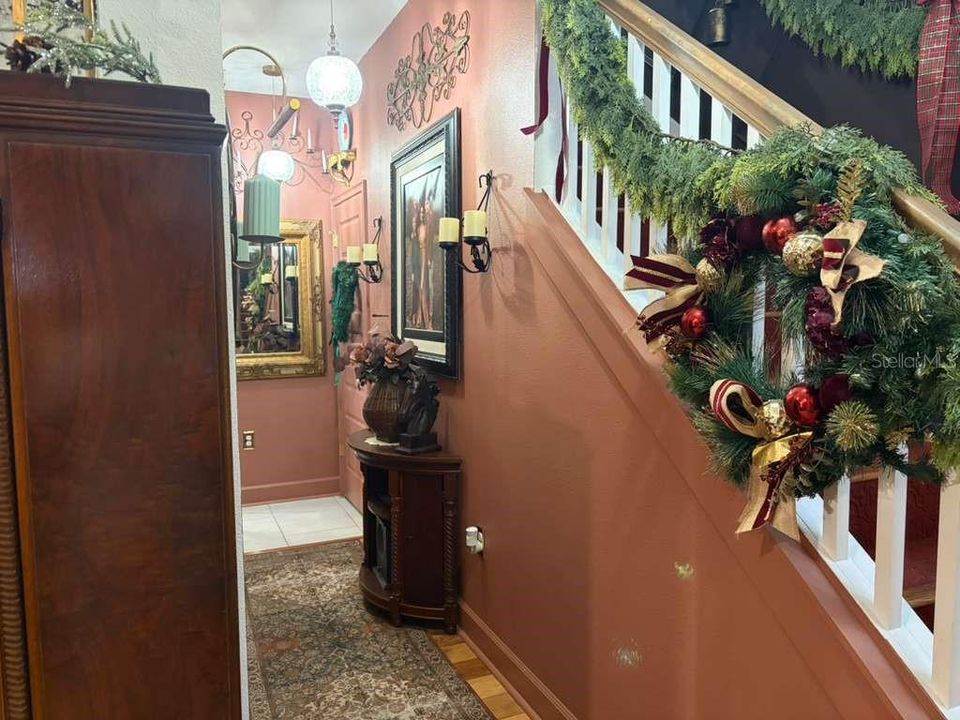 En Venta: $420,000 (4 camas, 2 baños, 2405 Pies cuadrados)