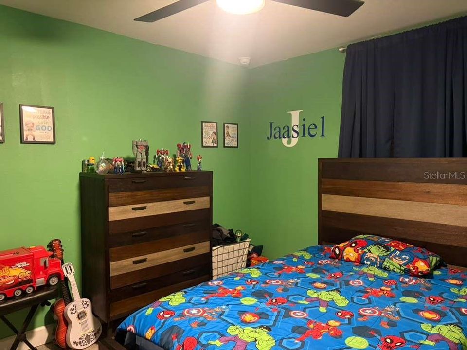 En Venta: $420,000 (4 camas, 2 baños, 2405 Pies cuadrados)