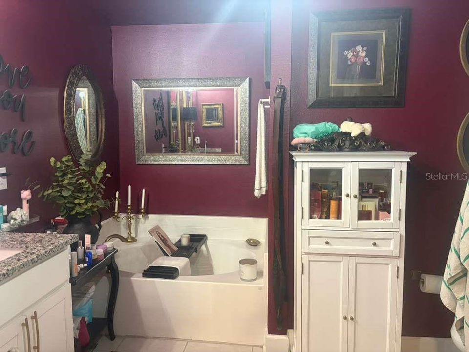 En Venta: $420,000 (4 camas, 2 baños, 2405 Pies cuadrados)