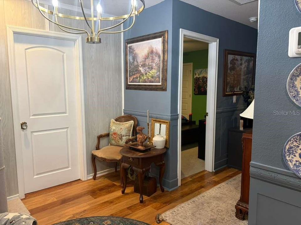 En Venta: $420,000 (4 camas, 2 baños, 2405 Pies cuadrados)