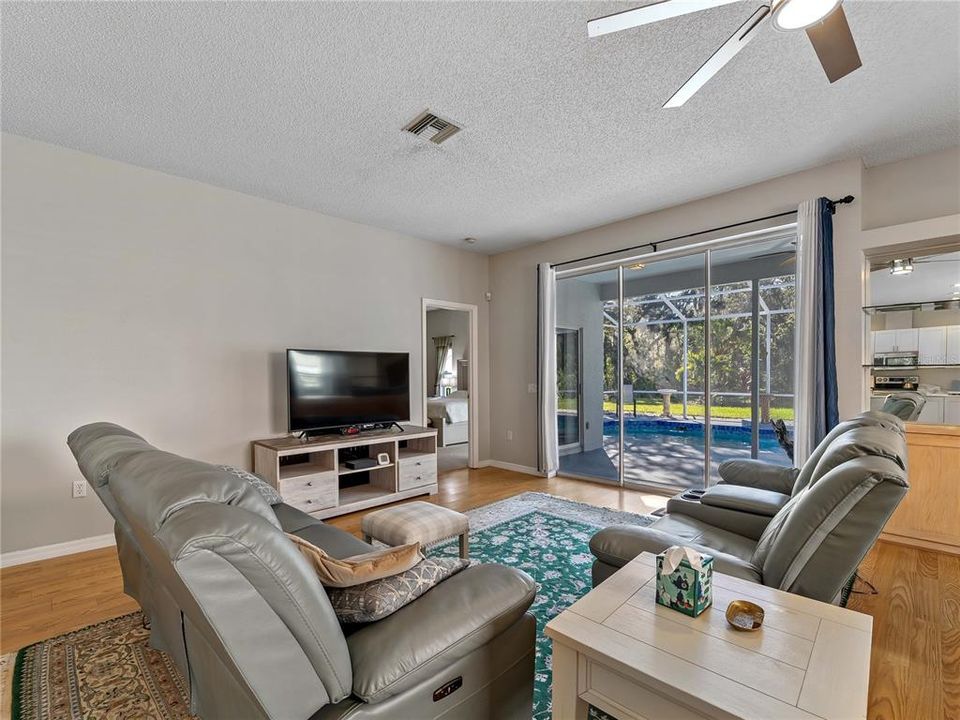 待售: $490,000 (3 贝兹, 2 浴室, 1808 平方英尺)