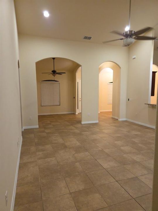 出租: $3,200 (4 贝兹, 3 浴室, 2076 平方英尺)