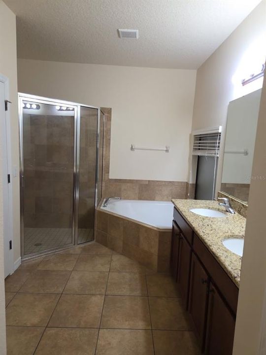 出租: $3,200 (4 贝兹, 3 浴室, 2076 平方英尺)