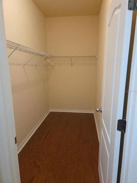 出租: $3,200 (4 贝兹, 3 浴室, 2076 平方英尺)