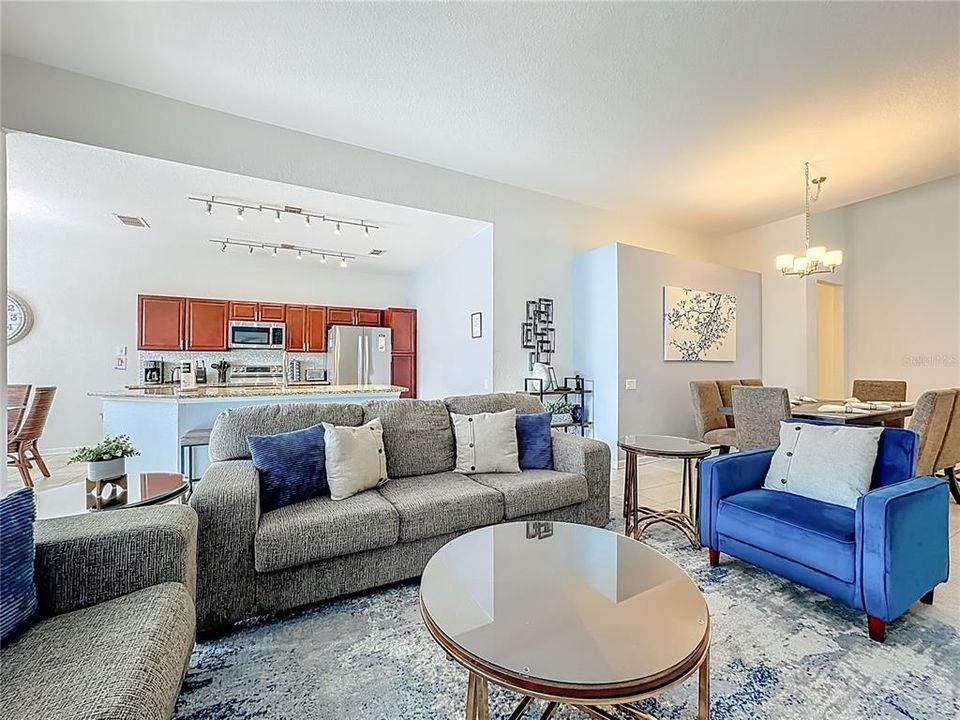 For Sale: $649,000 (5 beds, 5 baths, 2297 Square Feet)