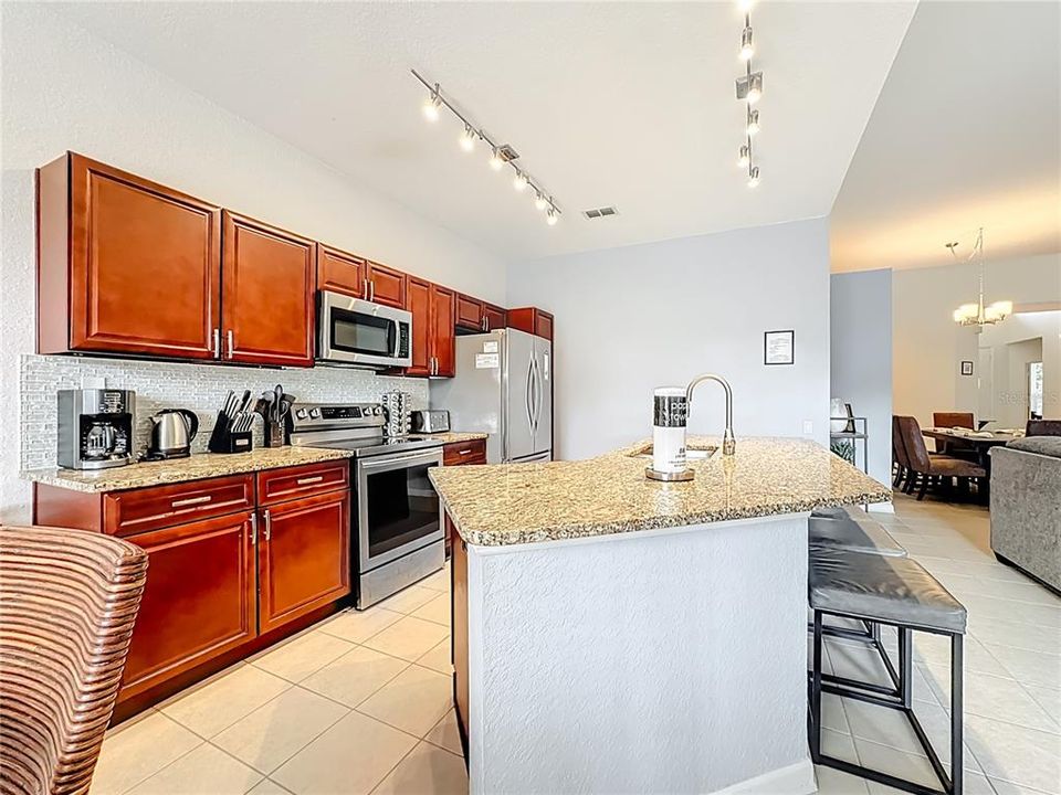 For Sale: $649,000 (5 beds, 5 baths, 2297 Square Feet)