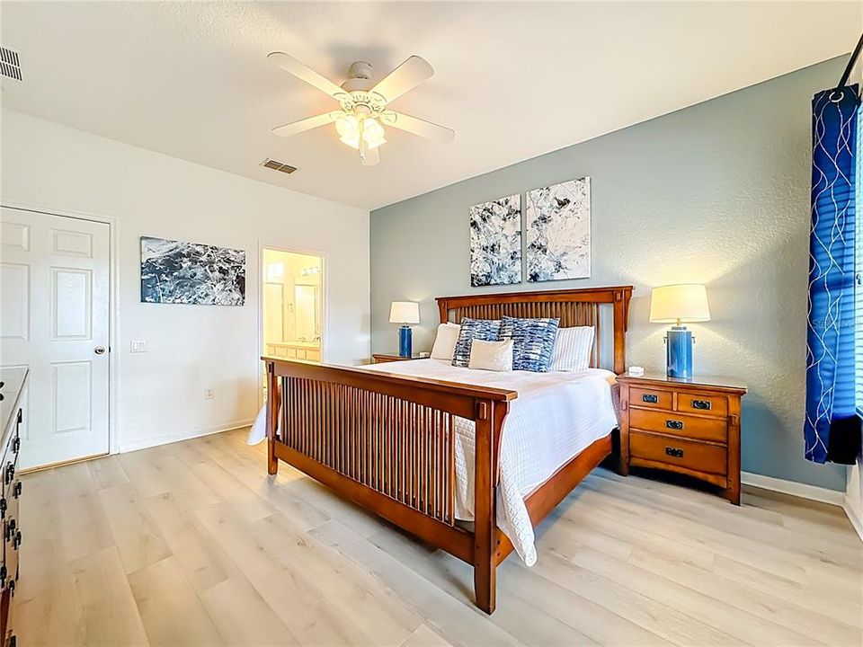 For Sale: $649,000 (5 beds, 5 baths, 2297 Square Feet)