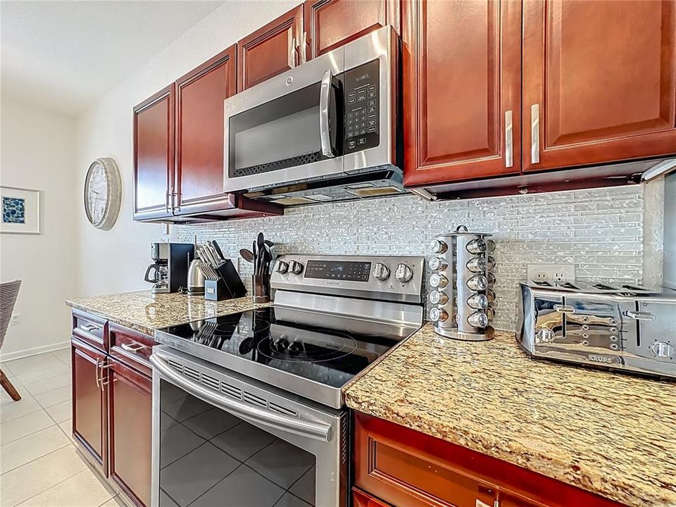 For Sale: $649,000 (5 beds, 5 baths, 2297 Square Feet)