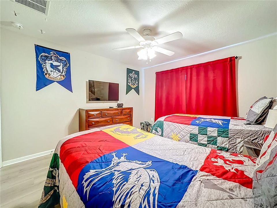 For Sale: $649,000 (5 beds, 5 baths, 2297 Square Feet)