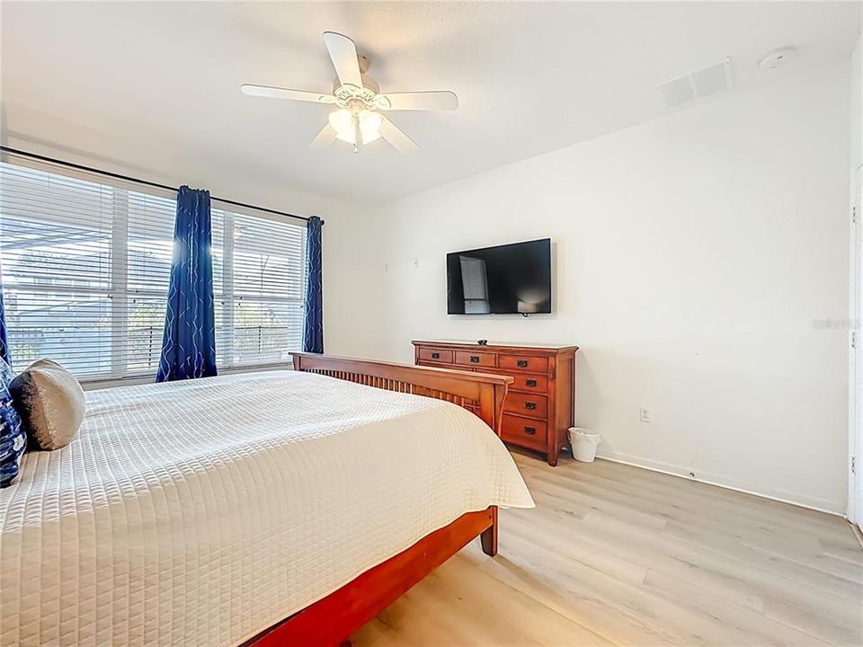 For Sale: $649,000 (5 beds, 5 baths, 2297 Square Feet)