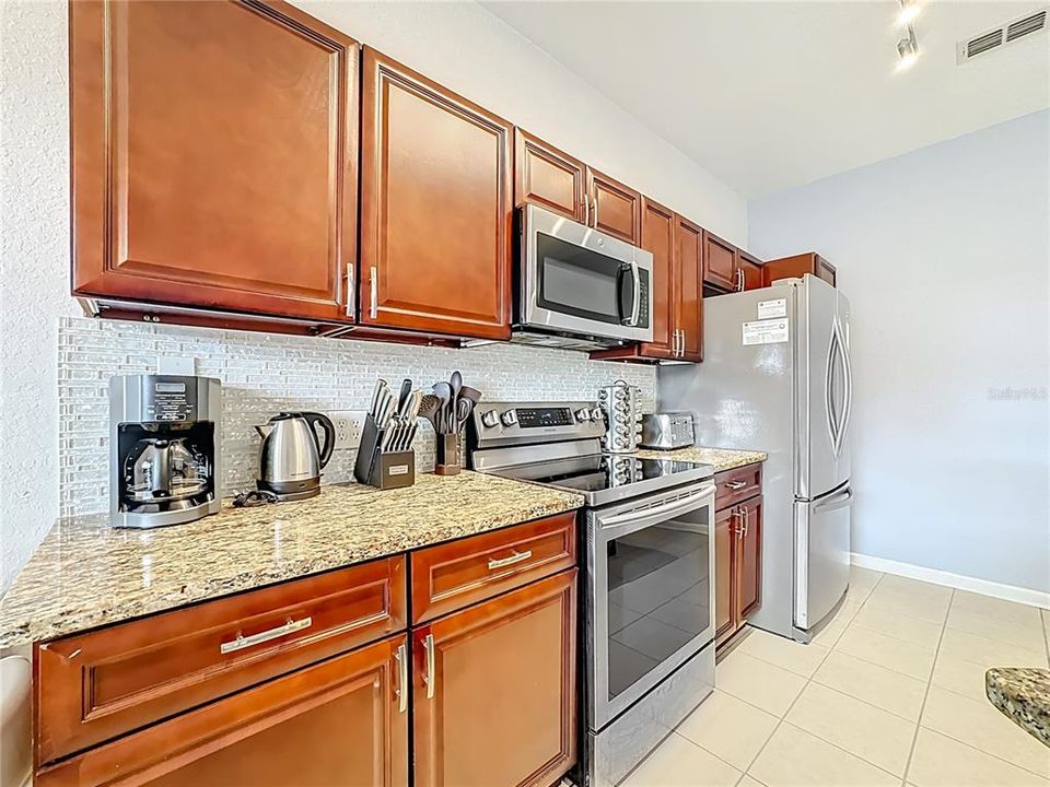 For Sale: $649,000 (5 beds, 5 baths, 2297 Square Feet)