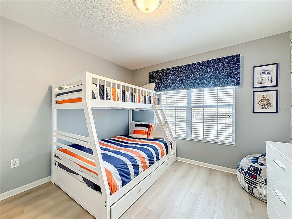 For Sale: $649,000 (5 beds, 5 baths, 2297 Square Feet)