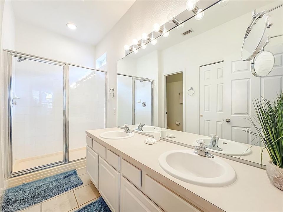 For Sale: $649,000 (5 beds, 5 baths, 2297 Square Feet)