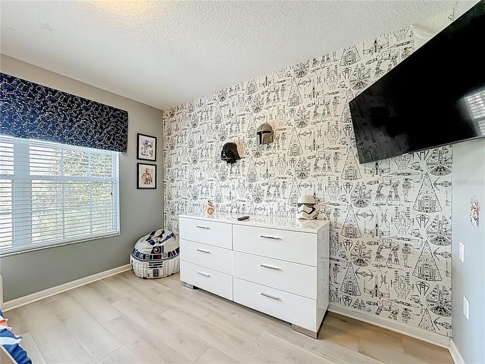 For Sale: $649,000 (5 beds, 5 baths, 2297 Square Feet)