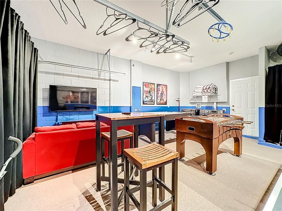 For Sale: $649,000 (5 beds, 5 baths, 2297 Square Feet)