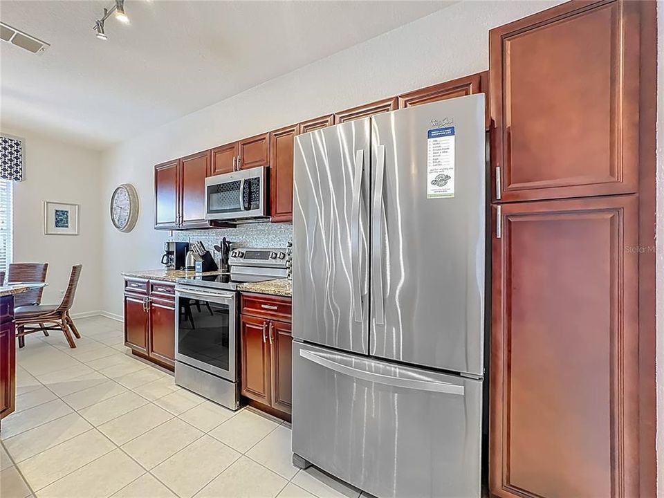 For Sale: $649,000 (5 beds, 5 baths, 2297 Square Feet)