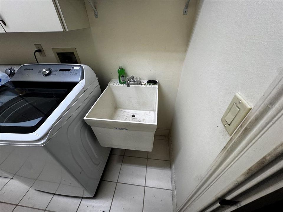 For Sale: $550,000 (4 beds, 2 baths, 2686 Square Feet)