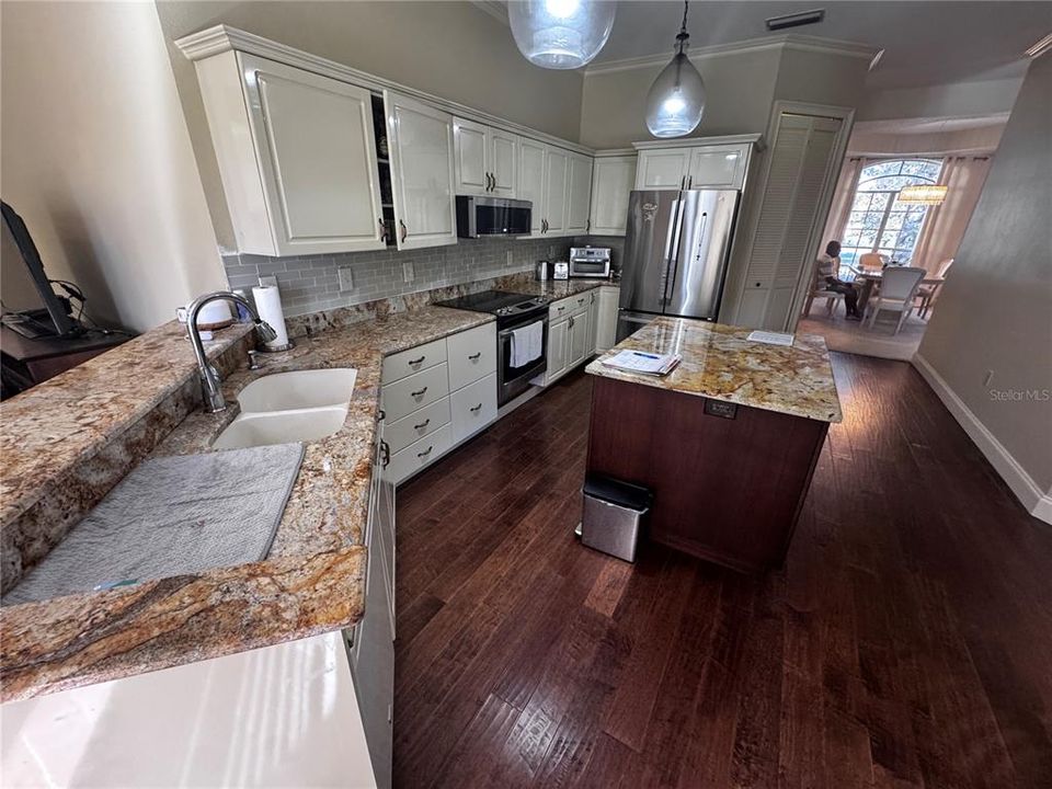 For Sale: $550,000 (4 beds, 2 baths, 2686 Square Feet)