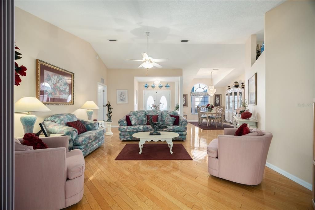 For Sale: $318,900 (3 beds, 2 baths, 1725 Square Feet)