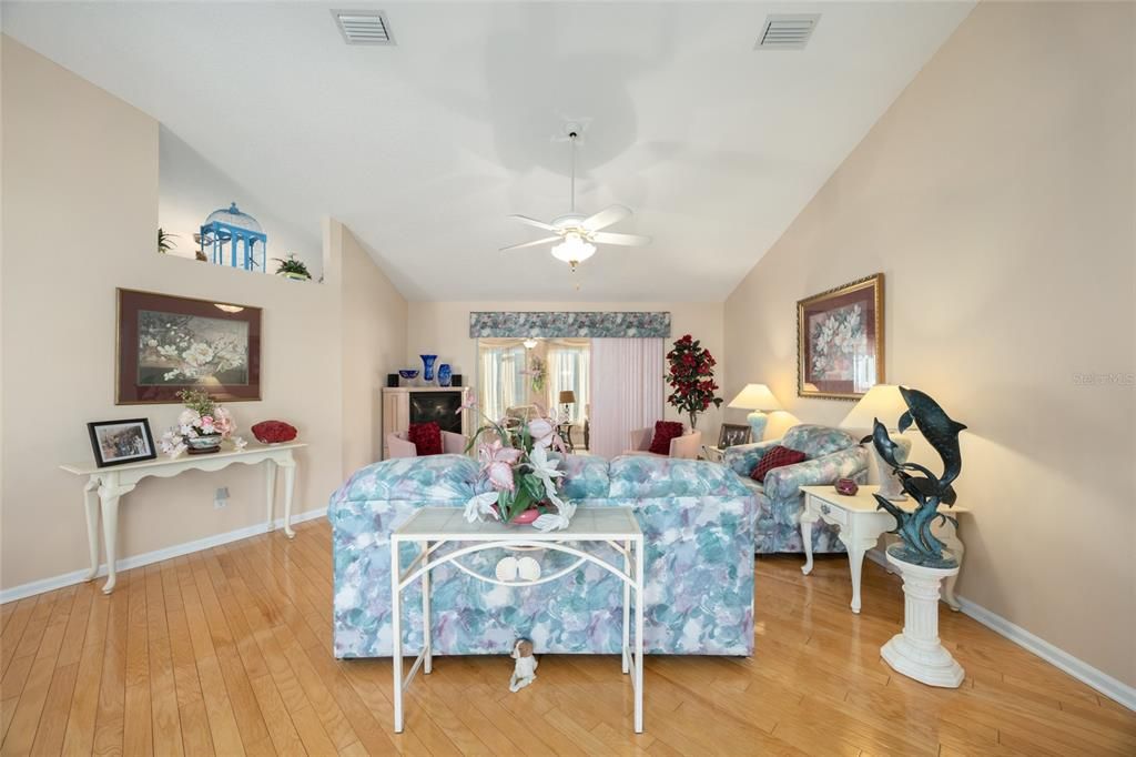 For Sale: $318,900 (3 beds, 2 baths, 1725 Square Feet)