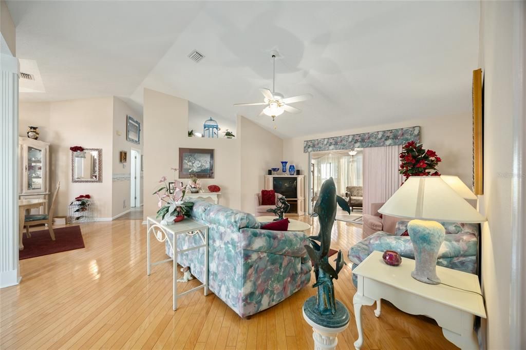 For Sale: $318,900 (3 beds, 2 baths, 1725 Square Feet)