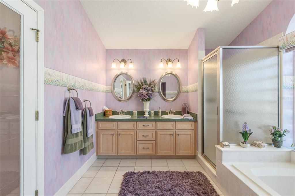 For Sale: $318,900 (3 beds, 2 baths, 1725 Square Feet)