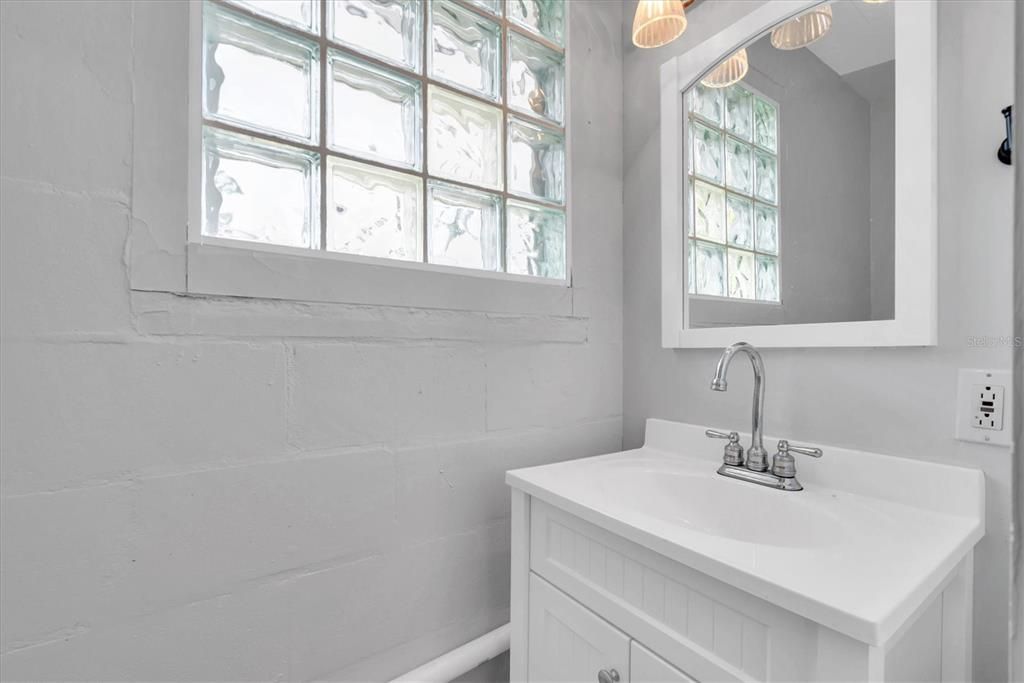 待售: $415,000 (2 贝兹, 2 浴室, 1348 平方英尺)