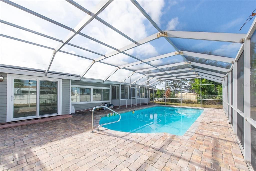 待售: $415,000 (2 贝兹, 2 浴室, 1348 平方英尺)