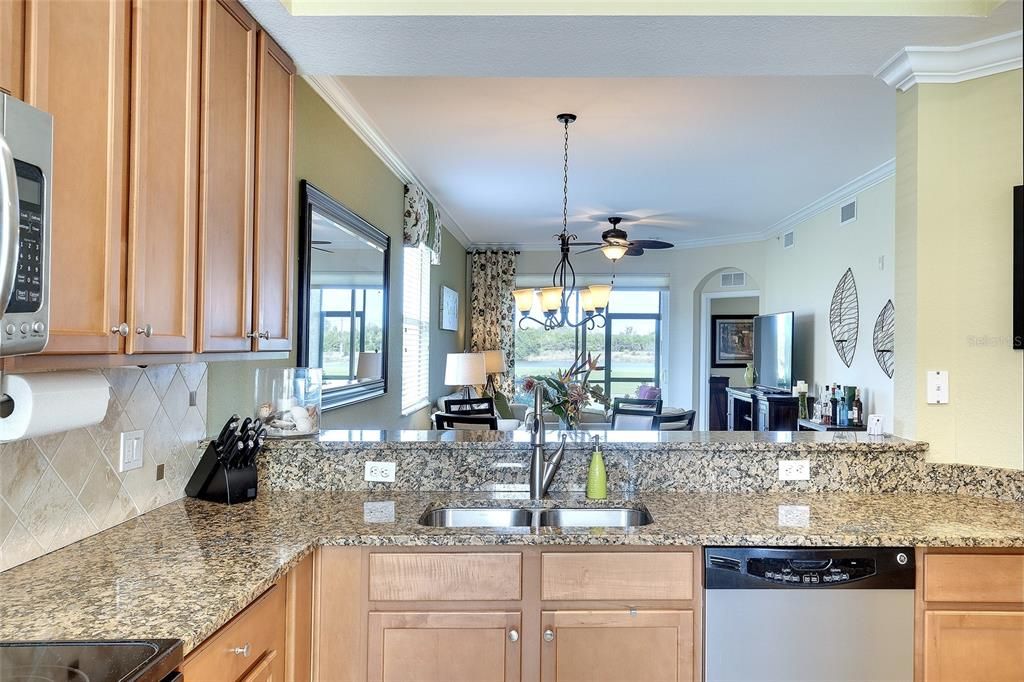 For Sale: $309,900 (2 beds, 2 baths, 1296 Square Feet)