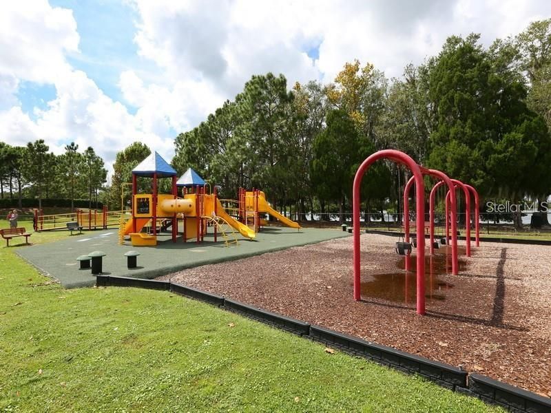 For Sale: $309,900 (2 beds, 2 baths, 1296 Square Feet)