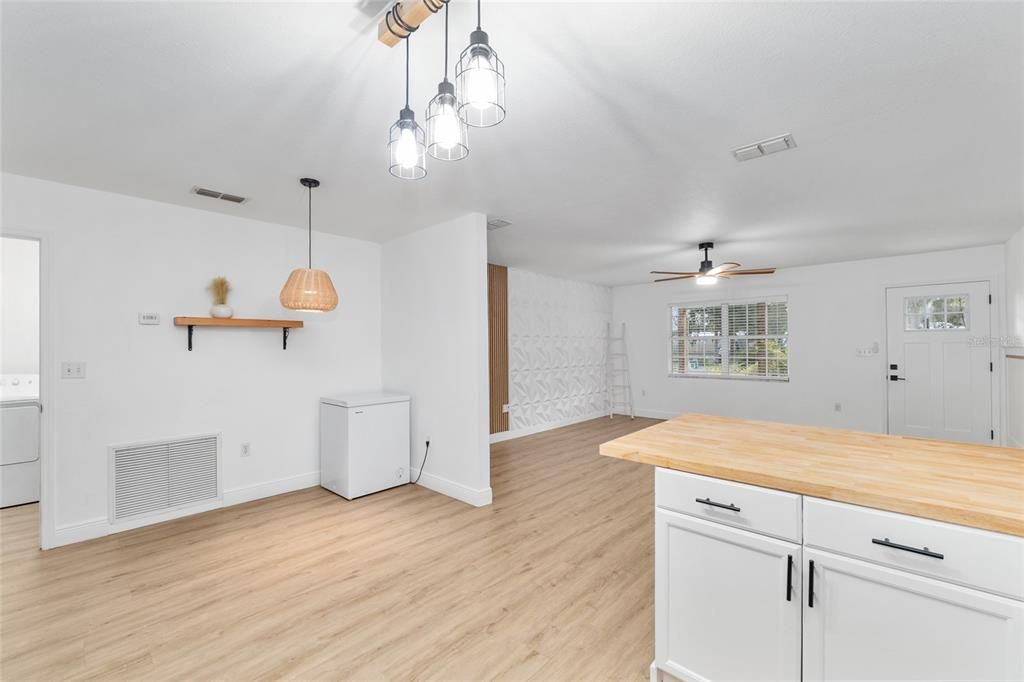 待售: $239,000 (3 贝兹, 2 浴室, 1232 平方英尺)